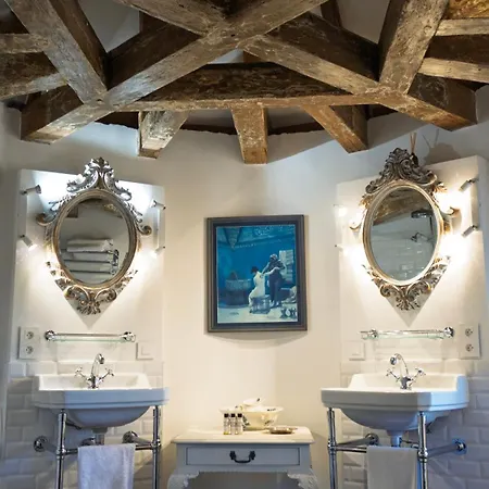Chateau De Balsac Guest house *